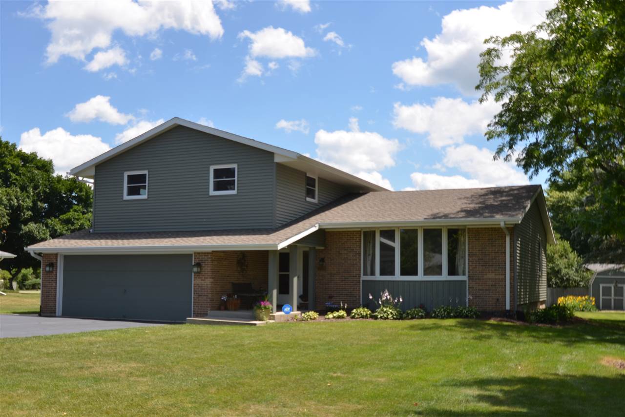 3942 Valerie Road Roscoe, IL 61073 - Photo 1 of 25 a front view of a house with a yard