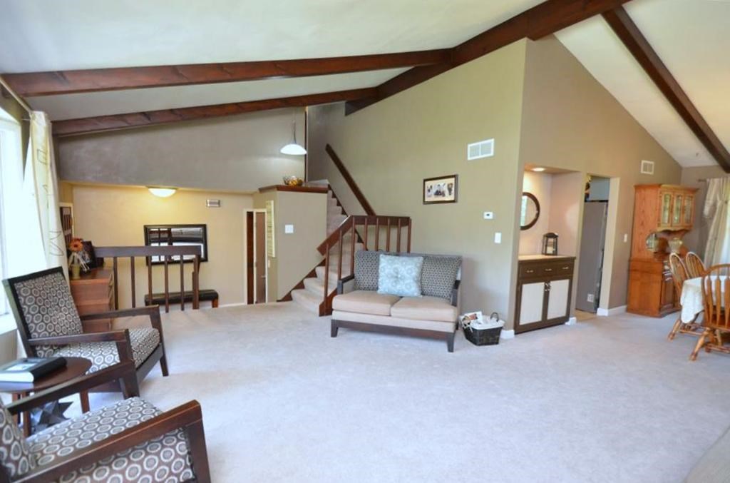 3942 Valerie Road Roscoe, IL 61073 - Photo 2 of 25 a living room with furniture and a lamp