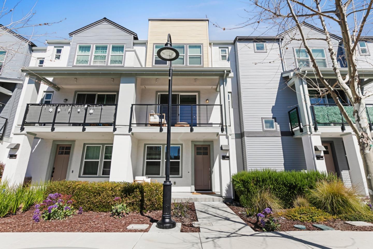 875 Cotati Terrace, Unit 3 Sunnyvale, CA 94085 - Photo 32 of 36 a front view of a multi story building