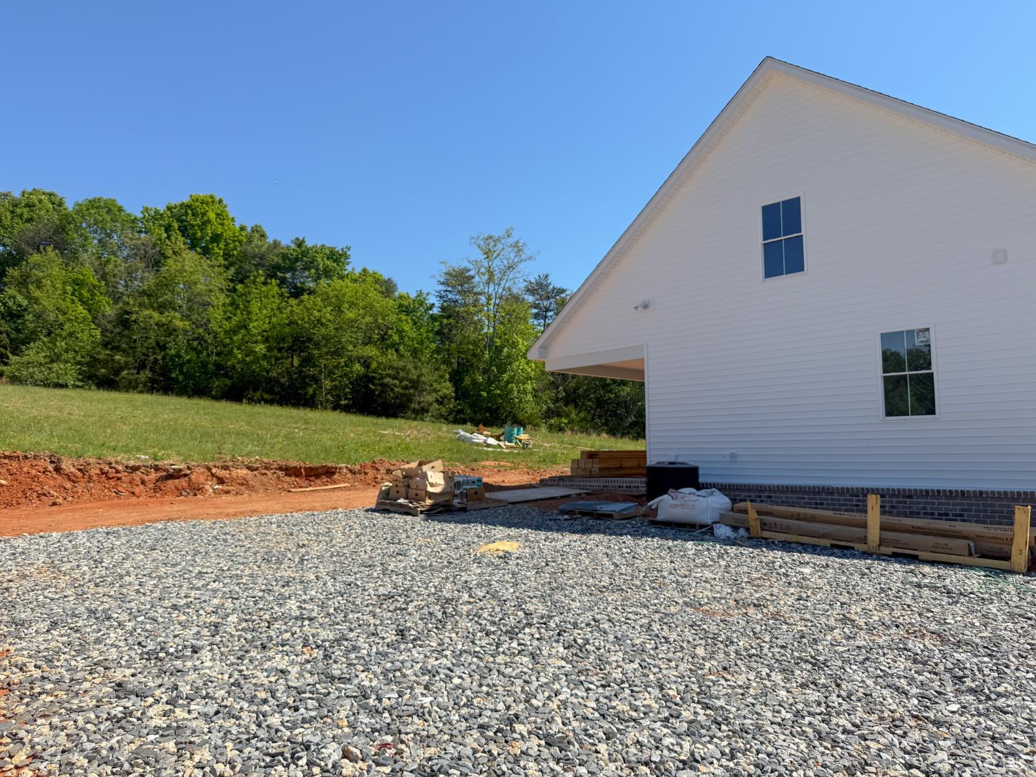 9009 Stonewall Road Appomattox, VA 24522 - Photo 35 of 38 a backyard of a house with lots of green space