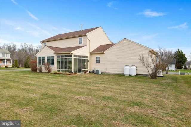 a view of a livingroom with wooden floor and closet