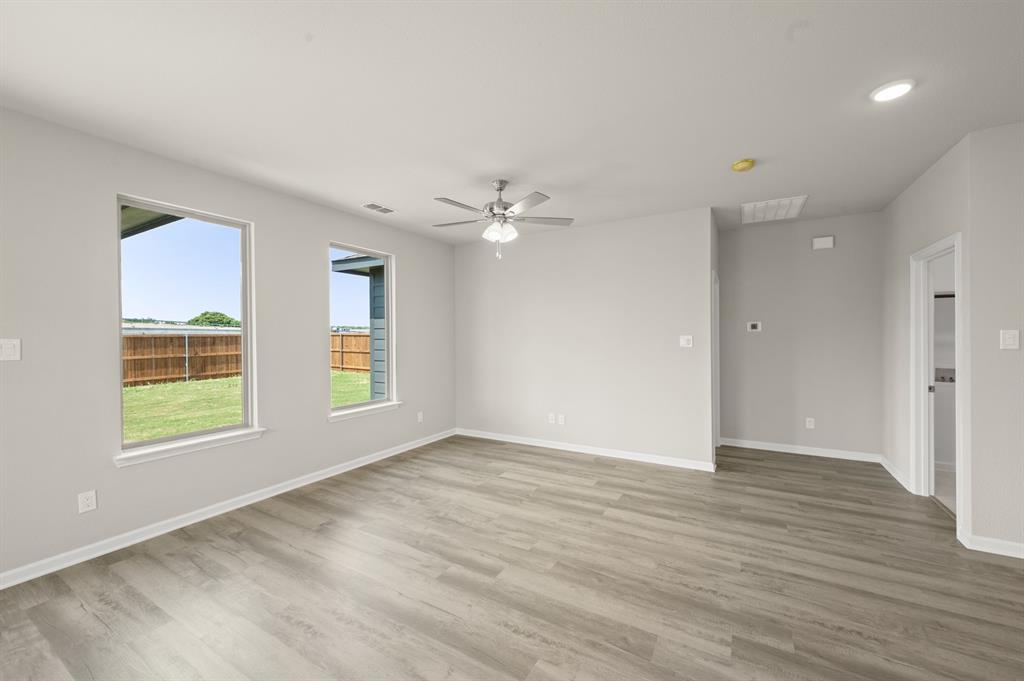 3113 Hawkview Drive Cleburne, TX 76031 - Photo 12 of 27 3113 Hawkview- Living Room-1