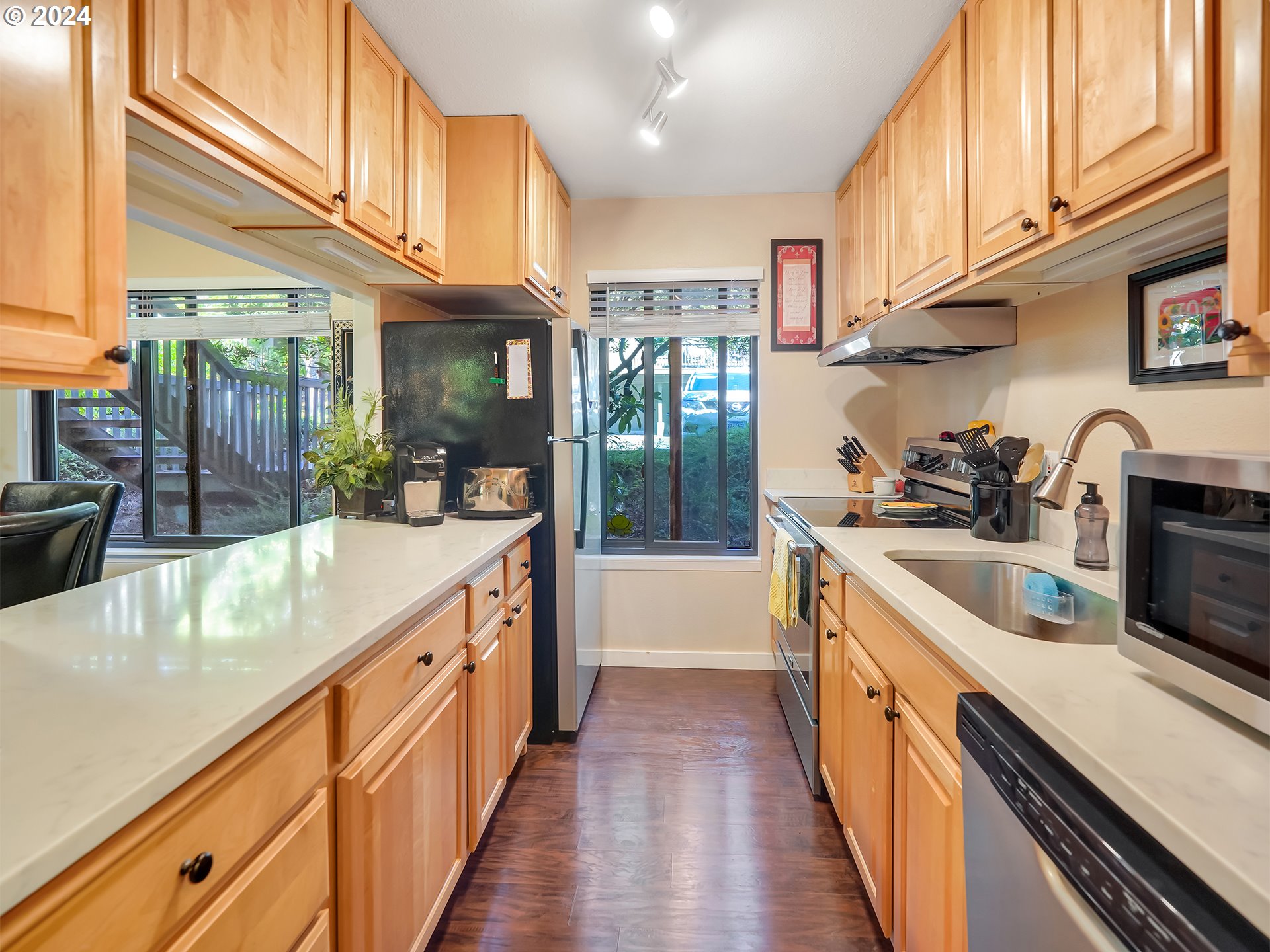 7516 Southwest Barnes Road, Unit C Portland, OR 97225 - Photo 11 of 28 Gallery Image 11