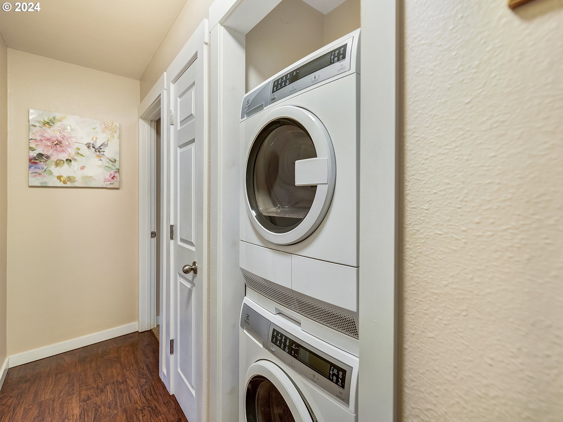 7516 Southwest Barnes Road, Unit C Portland, OR 97225 - Photo 17 of 28 Gallery Image 17