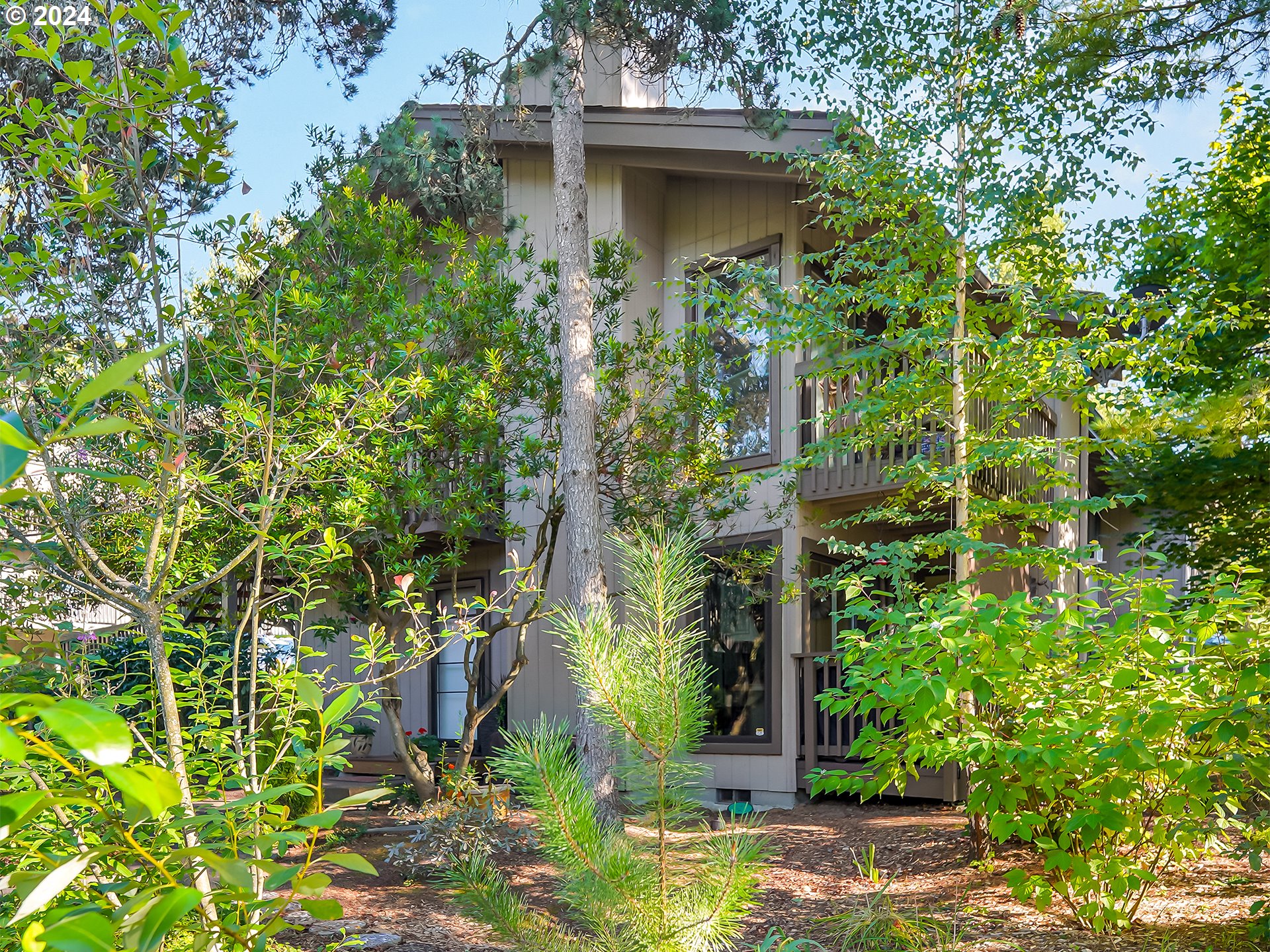 7516 Southwest Barnes Road, Unit C Portland, OR 97225 - Photo 21 of 28 Gallery Image 21