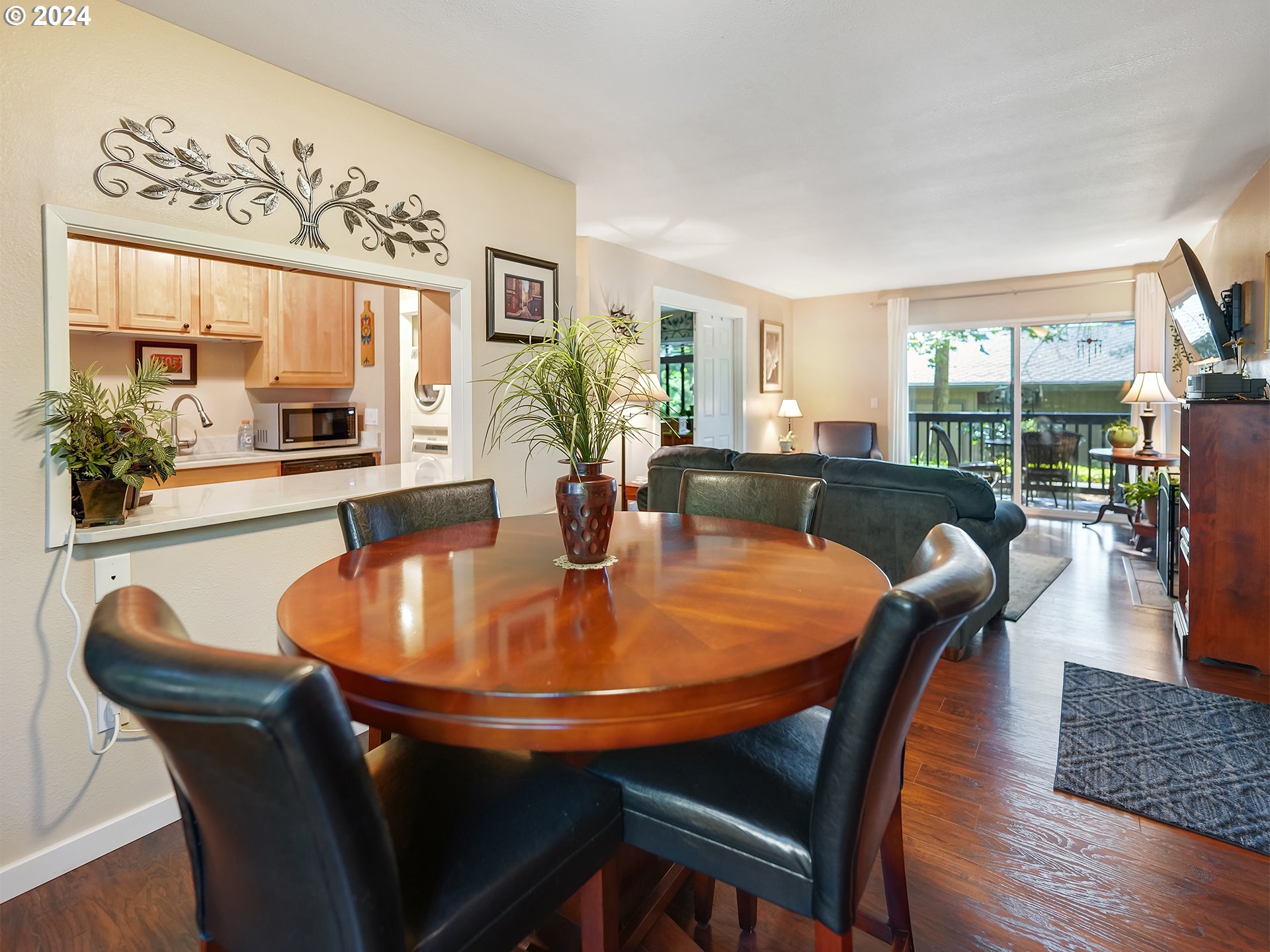 7516 Southwest Barnes Road, Unit C Portland, OR 97225 - Photo 9 of 28 Gallery Image 9