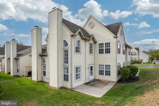 a view of a back yard of the house