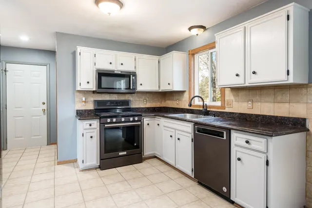 $240,000 | 8817 Wakefield Drive, Machesney Park, IL 61115