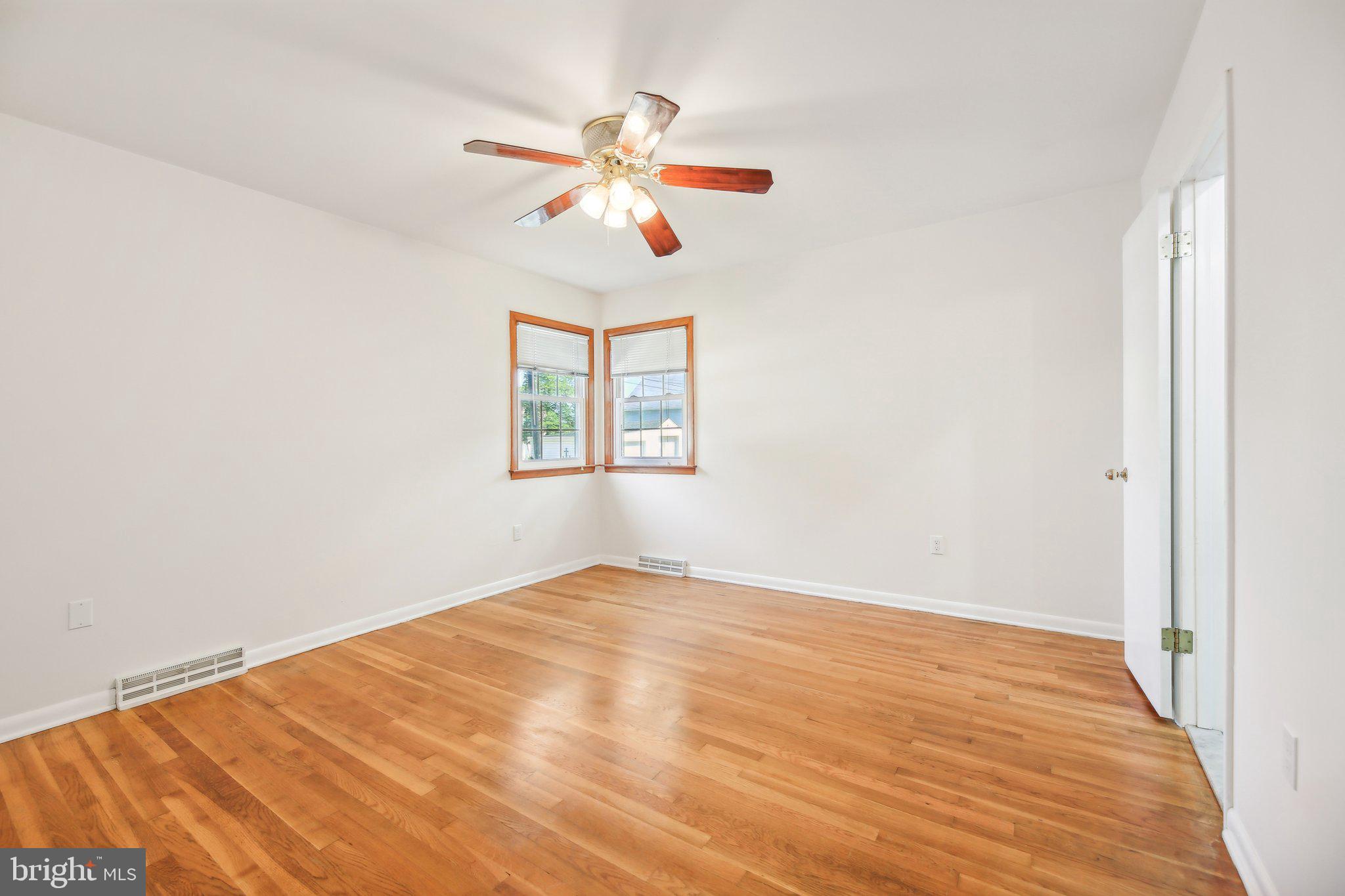 48 Johnson Road Pasadena, MD 21122 - Photo 17 of 38 Primary Bedroom