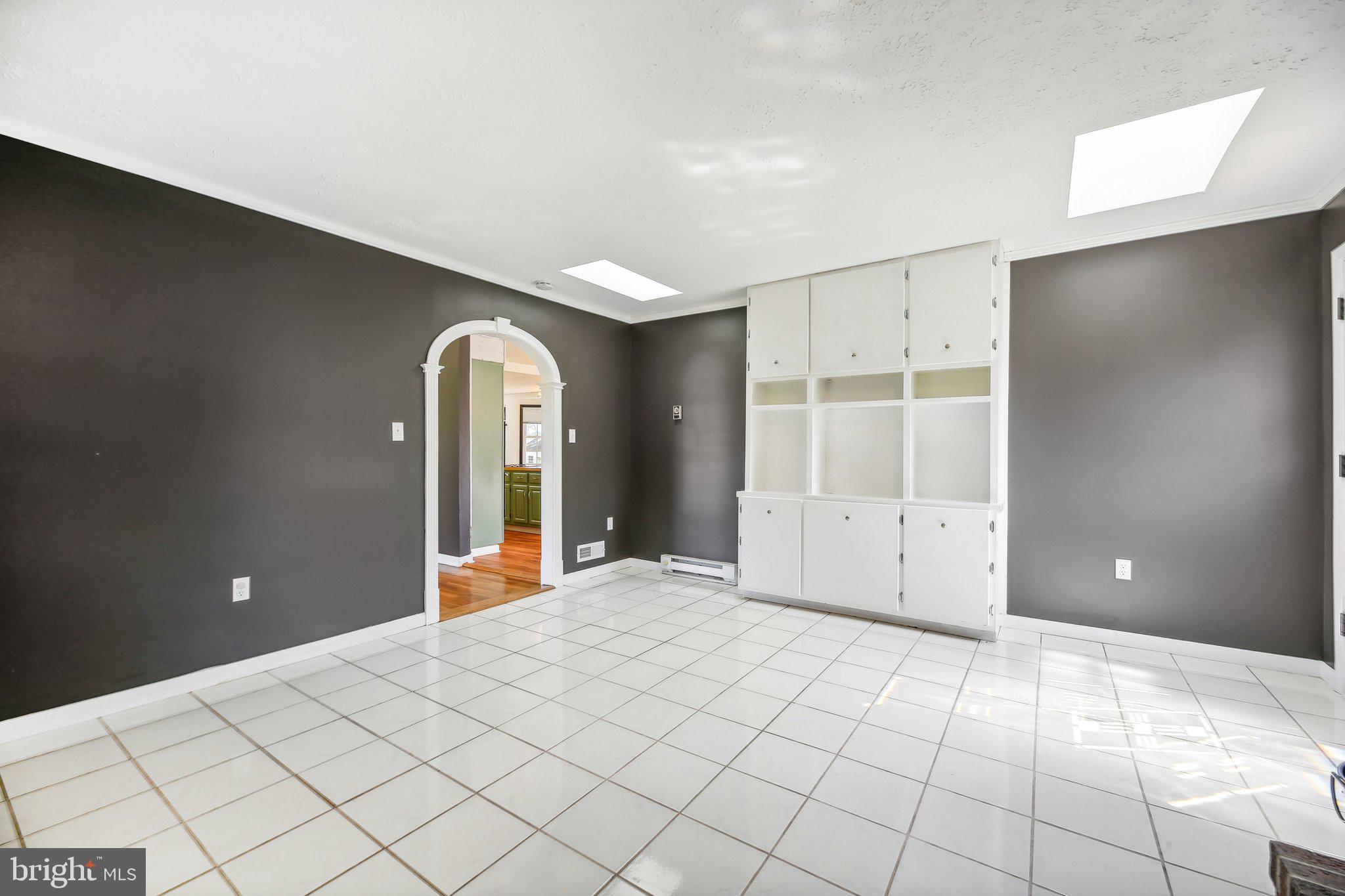 48 Johnson Road Pasadena, MD 21122 - Photo 7 of 38 Family Room