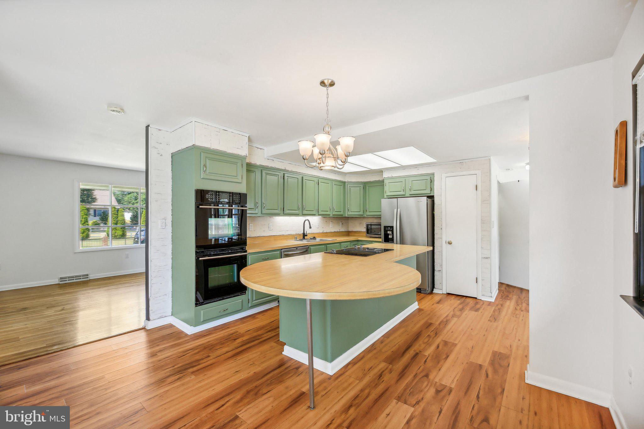 48 Johnson Road Pasadena, MD 21122 - Photo 10 of 38 Kitchen