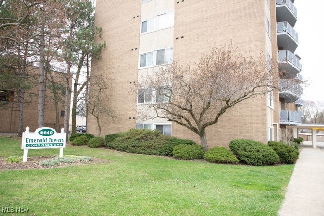 6640 Pearl Road, Unit 203 Cleveland, OH 44130 - Photo 2 of 17 View of building exterior