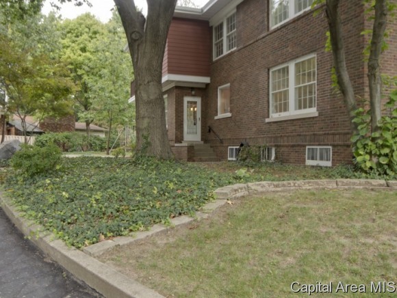 14 Pine Tree Drive Springfield, IL 62704 - Photo 12 of 24 Gallery Image 12