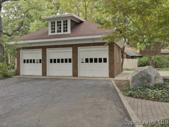 14 Pine Tree Drive Springfield, IL 62704 - Photo 10 of 24 Gallery Image 10