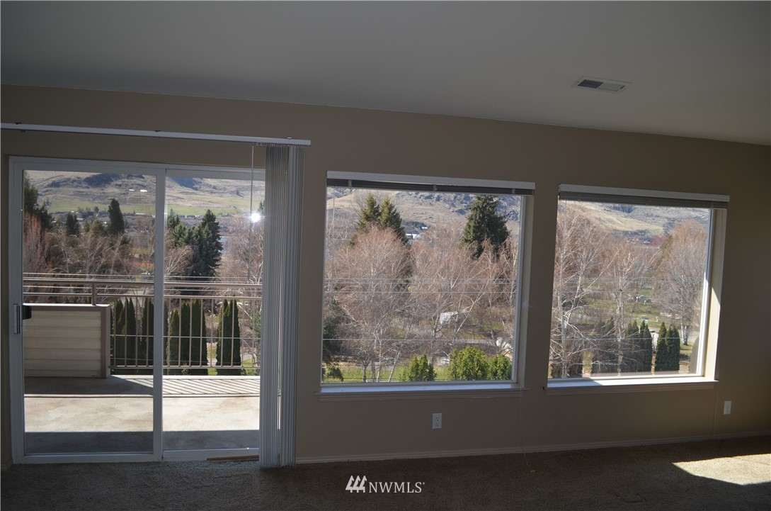 808 West Manson Highway, Unit A304 Chelan, WA 98816 - Photo 13 of 23