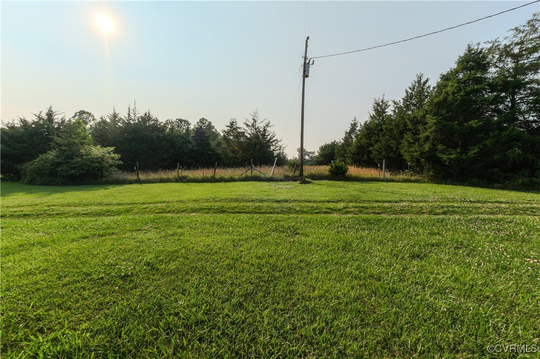 1455 Hendricks Road Pamplin, VA 23958 - Photo 11 of 37 View of green lawn