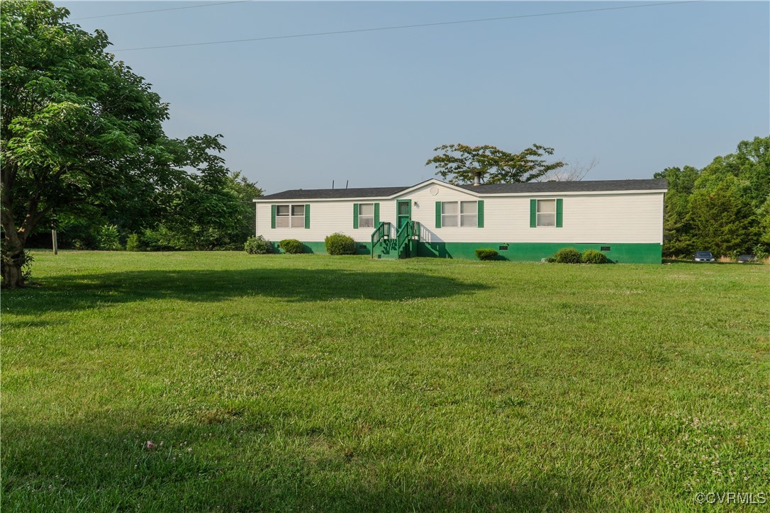 1455 Hendricks Road Pamplin, VA 23958 - Photo 3 of 37 Manufactured / mobile home featuring a front yard