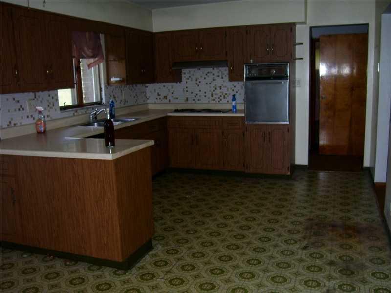 824 Rolling Hills Road Ruffs Dale, PA 15679 - Photo 4 of 7 Kitchen.