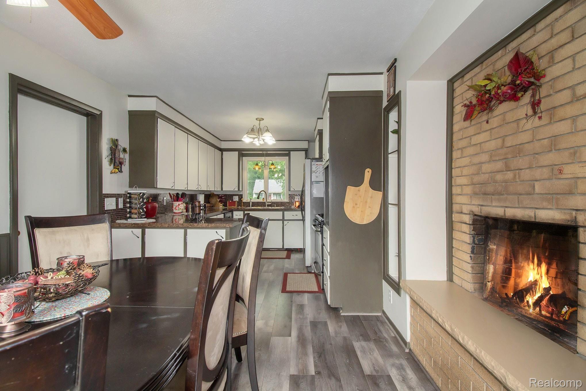 262 Fowlerville Road Fowlerville, MI 48836 - Photo 8 of 19 05 - Dining 2.jpg
