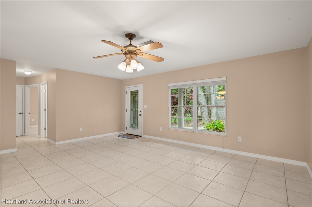 1630 Sentinel Road Sebring, FL 33875 - Photo 11 of 48 Spacious, inviting living room