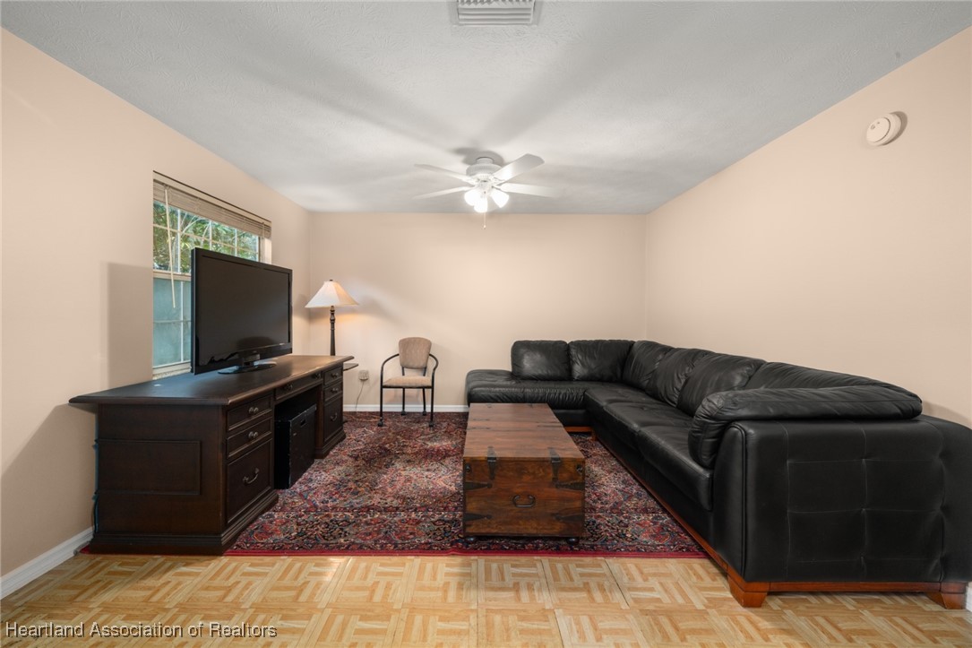 1630 Sentinel Road Sebring, FL 33875 - Photo 29 of 48 Living room in the apt