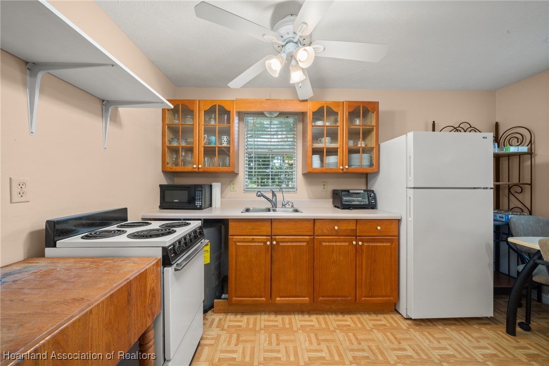 1630 Sentinel Road Sebring, FL 33875 - Photo 31 of 48 Eat-in kitchen in the apt