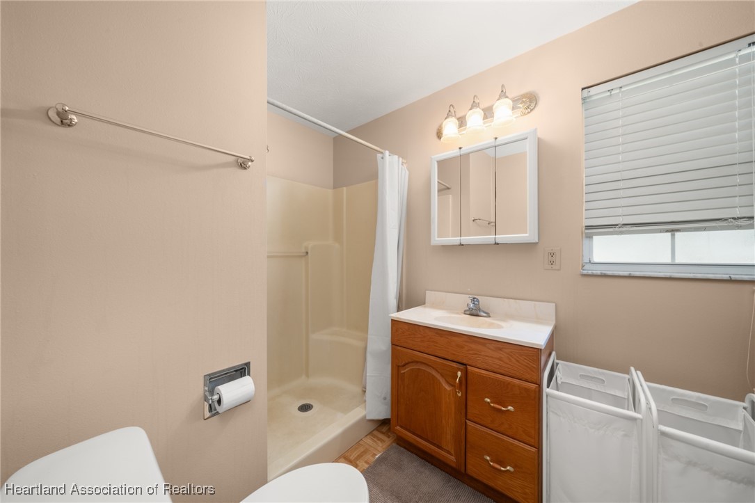1630 Sentinel Road Sebring, FL 33875 - Photo 34 of 48 Full bathroom in the apt