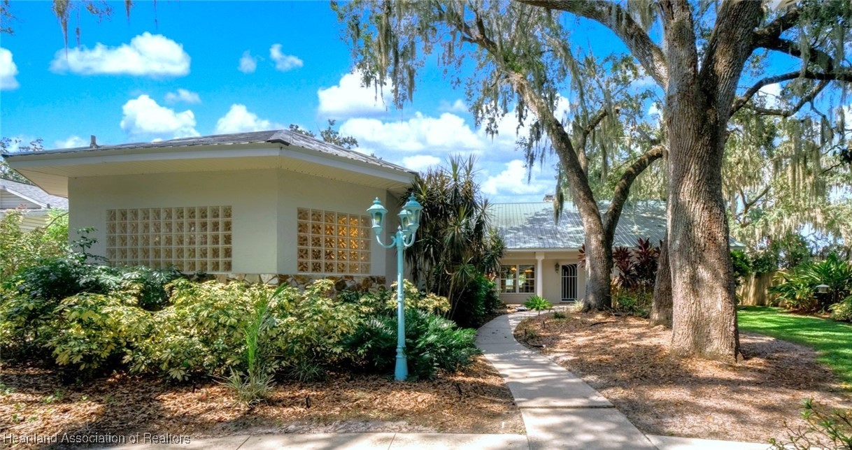 1630 Sentinel Road Sebring, FL 33875 - Photo 4 of 48 Impressively grand, Lake Josephine POOL home with in-law suite/apt!
