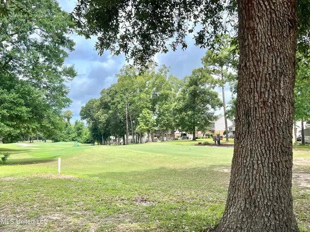 $229,500 | 291 Highpoint Drive, Unit 291, Diamondhead, MS 39525