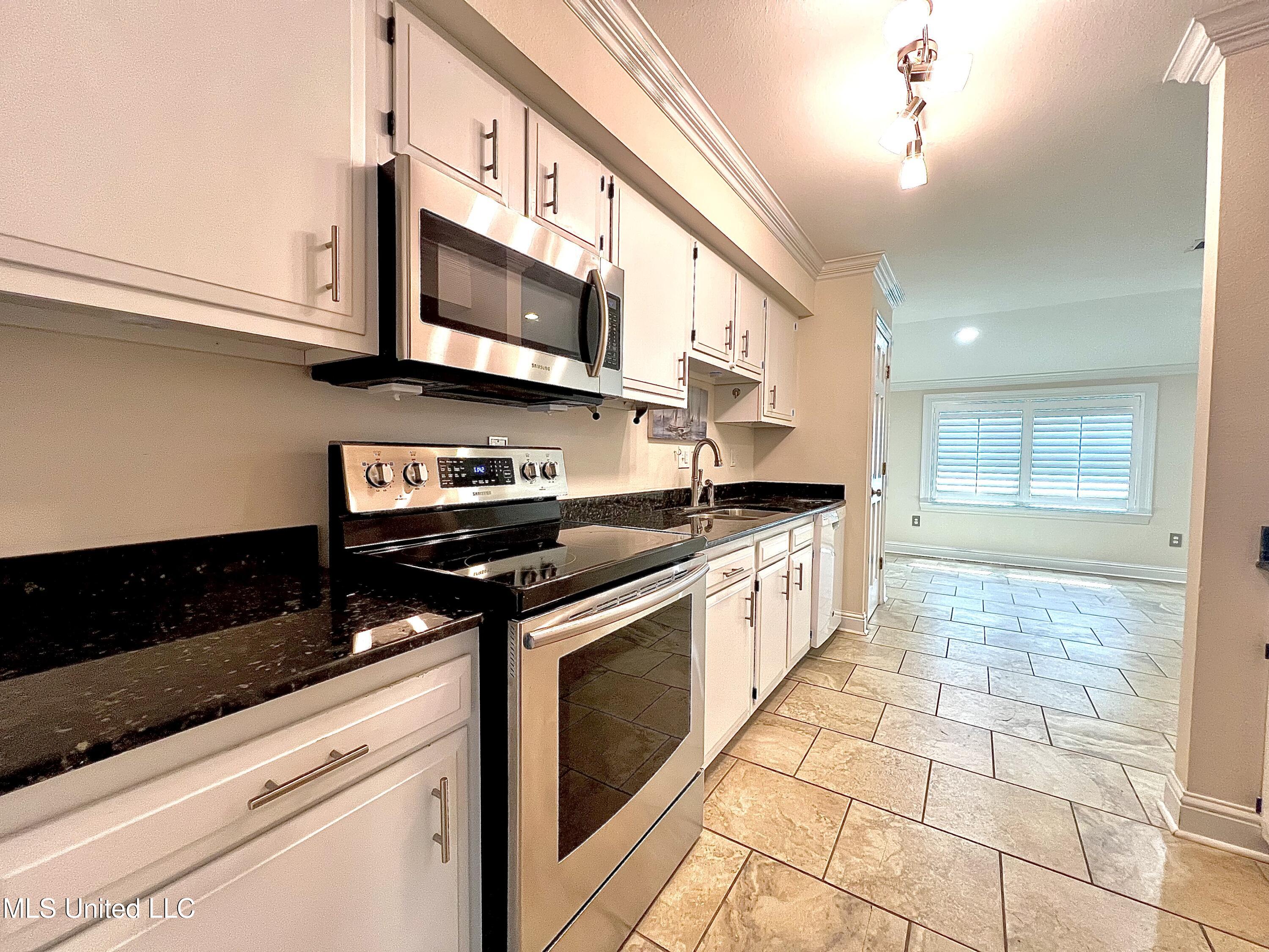 291 Highpoint Drive, Unit 291 Diamondhead, MS 39525 - Photo 7 of 29 IMG_9379