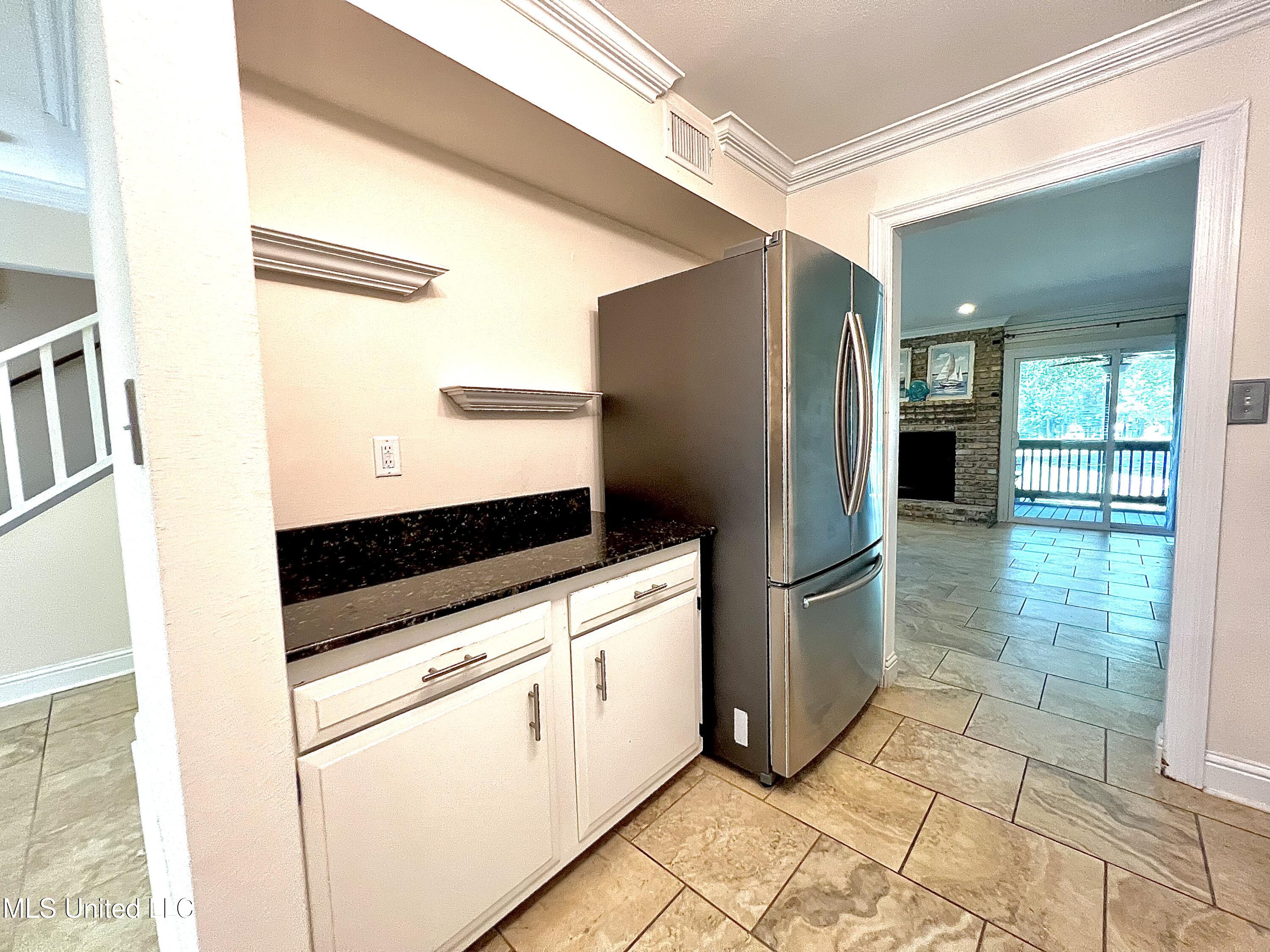 291 Highpoint Drive, Unit 291 Diamondhead, MS 39525 - Photo 8 of 29 IMG_9378