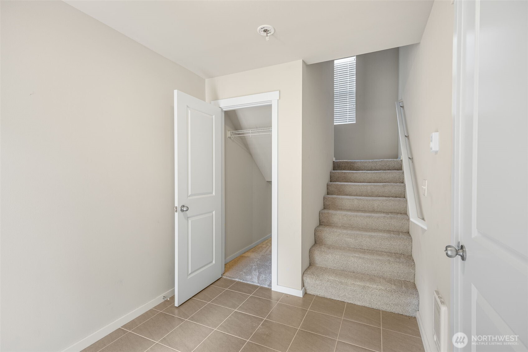 315 Chelan Avenue Northeast Renton, WA 98059 - Photo 8 of 33