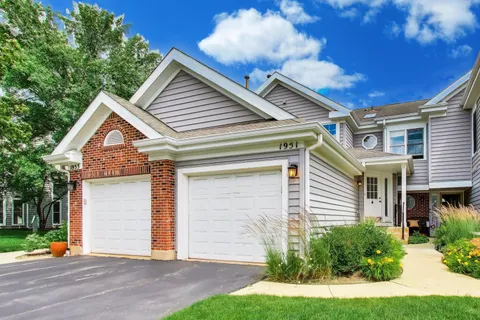 $324,900 | 1951 Stillwater Road, Arlington Heights, IL 60004