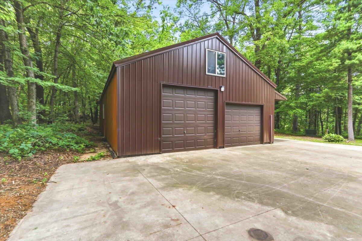 N9261 Perkins Road Farmington, WI 54644 - Photo 54 of 70 Garage