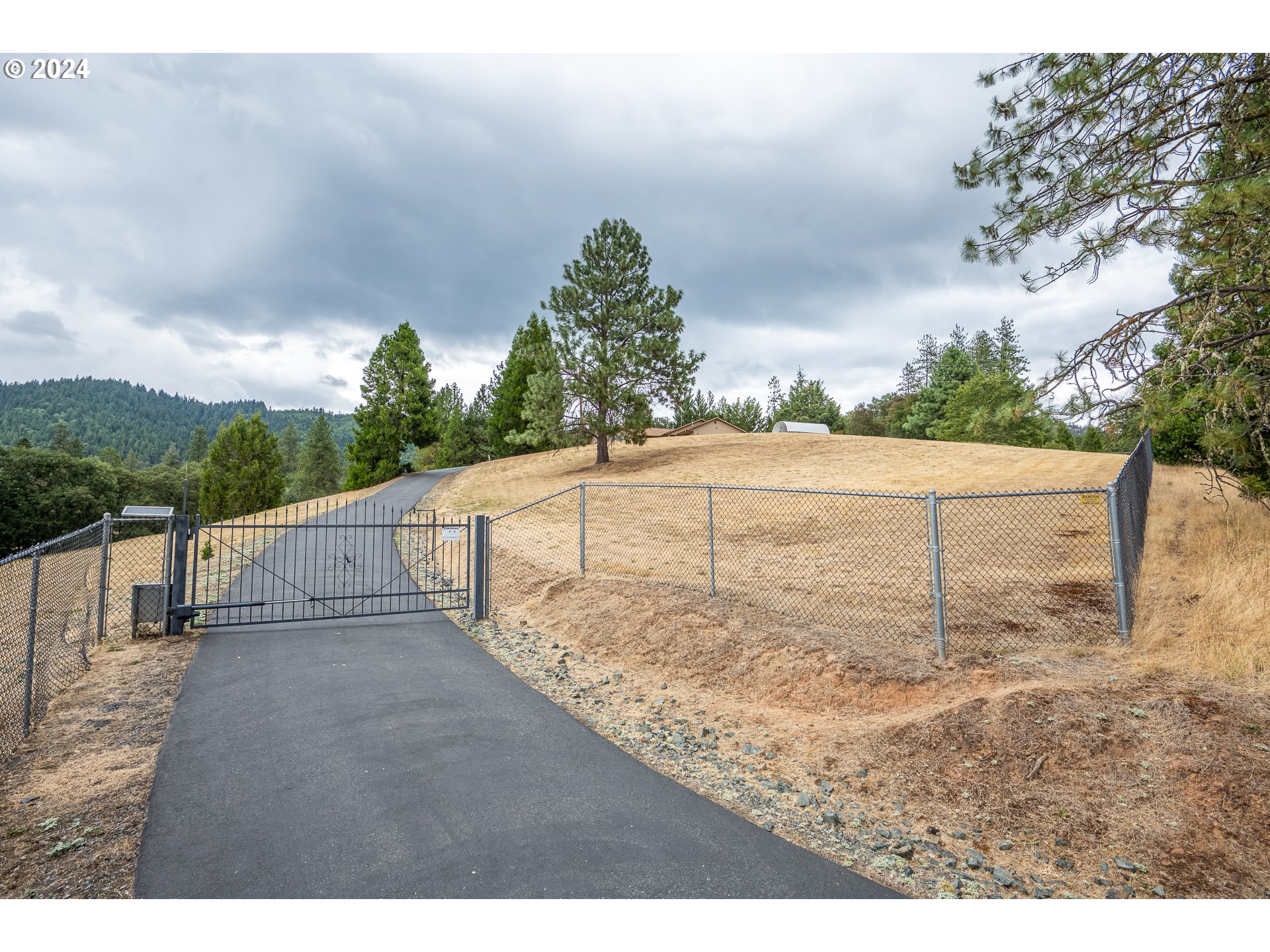 6600 Tunnel Loop Road Grants Pass, OR 97526 - Photo 2 of 43 a view of ocean