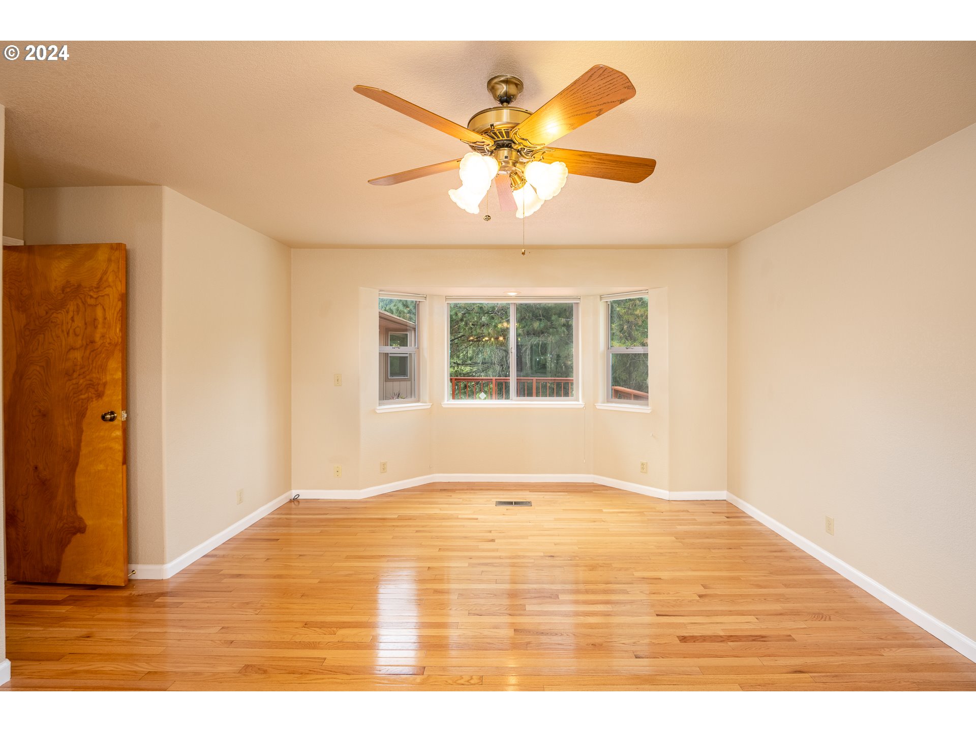 6600 Tunnel Loop Road Grants Pass, OR 97526 - Photo 21 of 43 a view of an empty room with wooden floor and a window