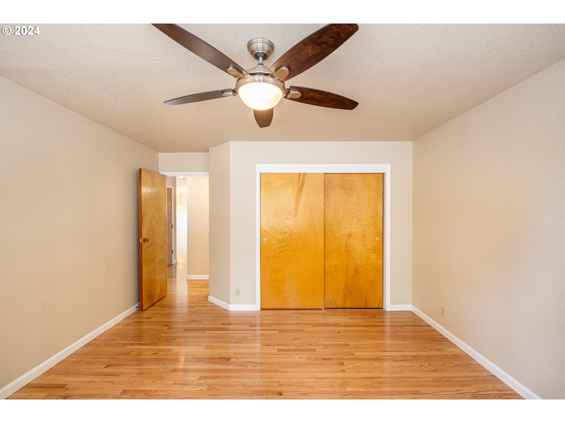 6600 Tunnel Loop Road Grants Pass, OR 97526 - Photo 26 of 43 a view of an empty room