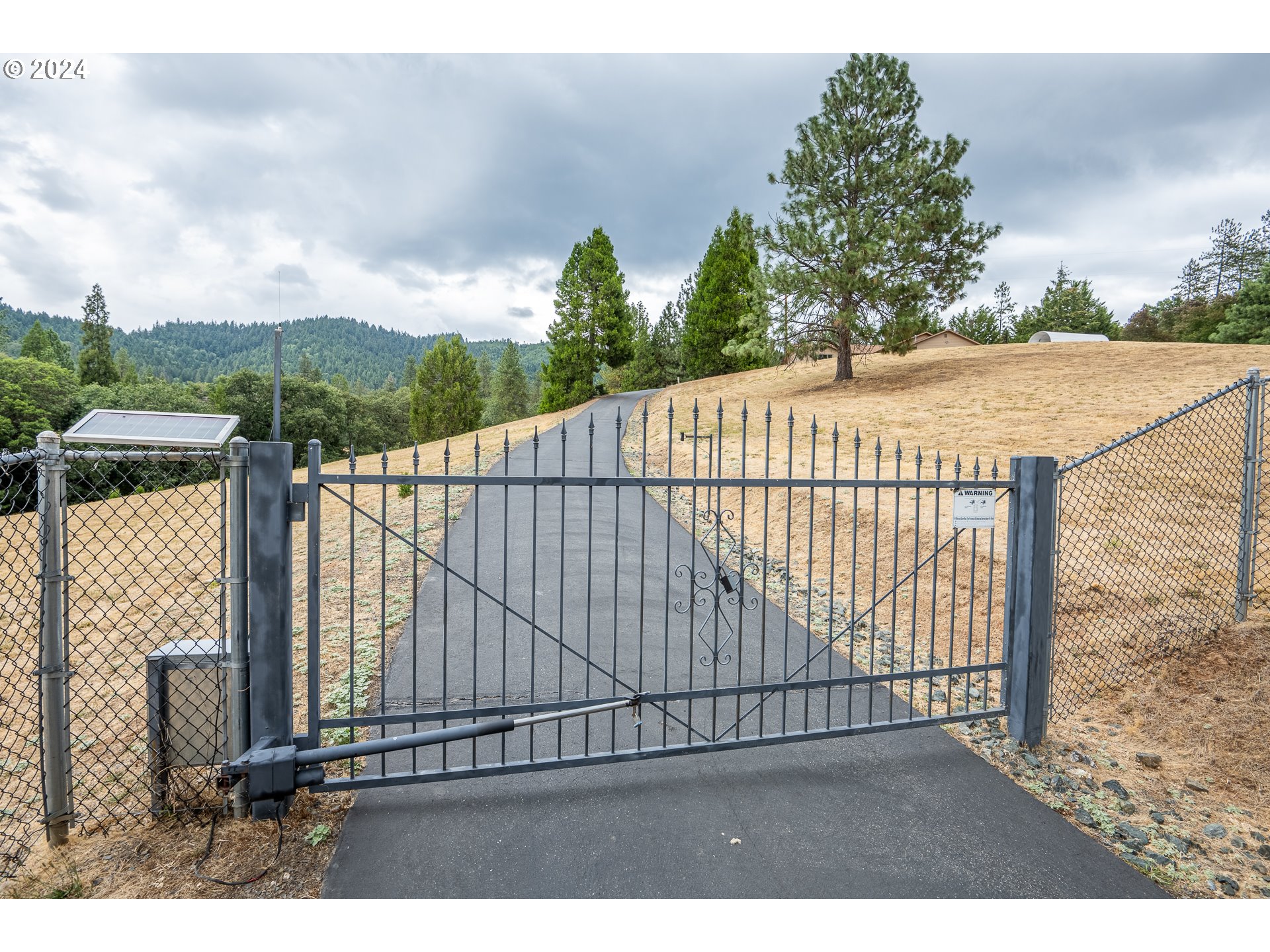 6600 Tunnel Loop Road Grants Pass, OR 97526 - Photo 3 of 43 a view of outdoor space
