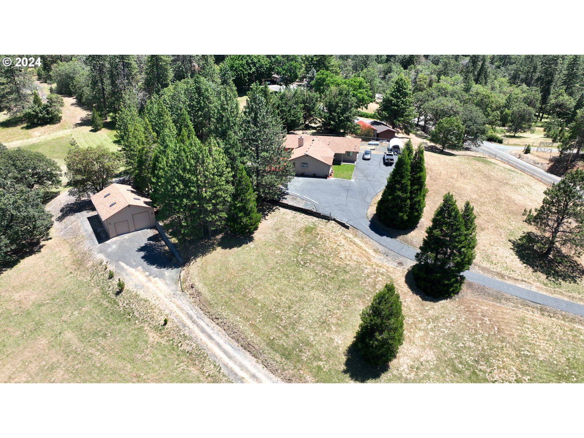 6600 Tunnel Loop Road Grants Pass, OR 97526 - Photo 42 of 43 a view of a terrace