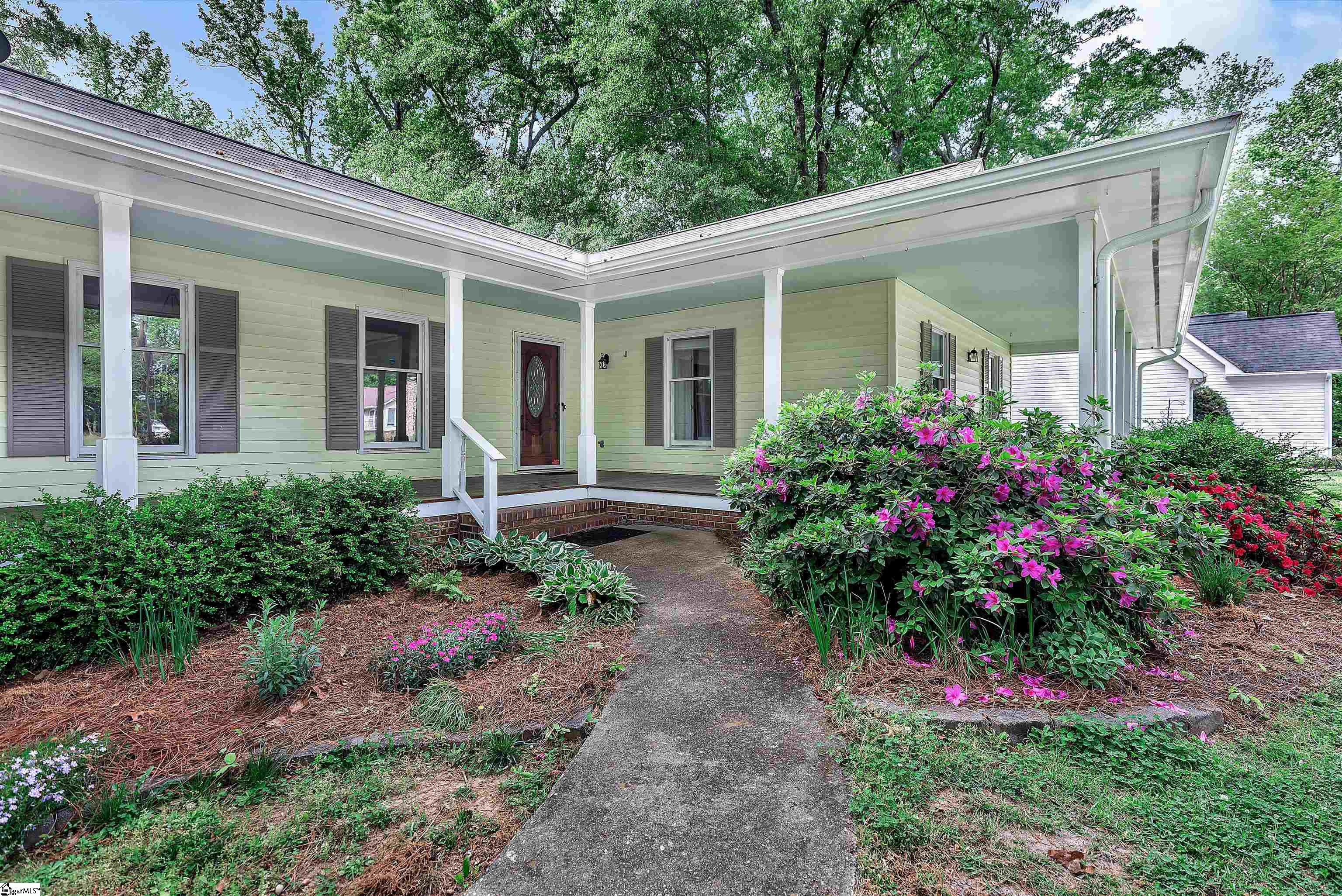 126 Coachman Drive Anderson, SC 29625 - Photo 2 of 26