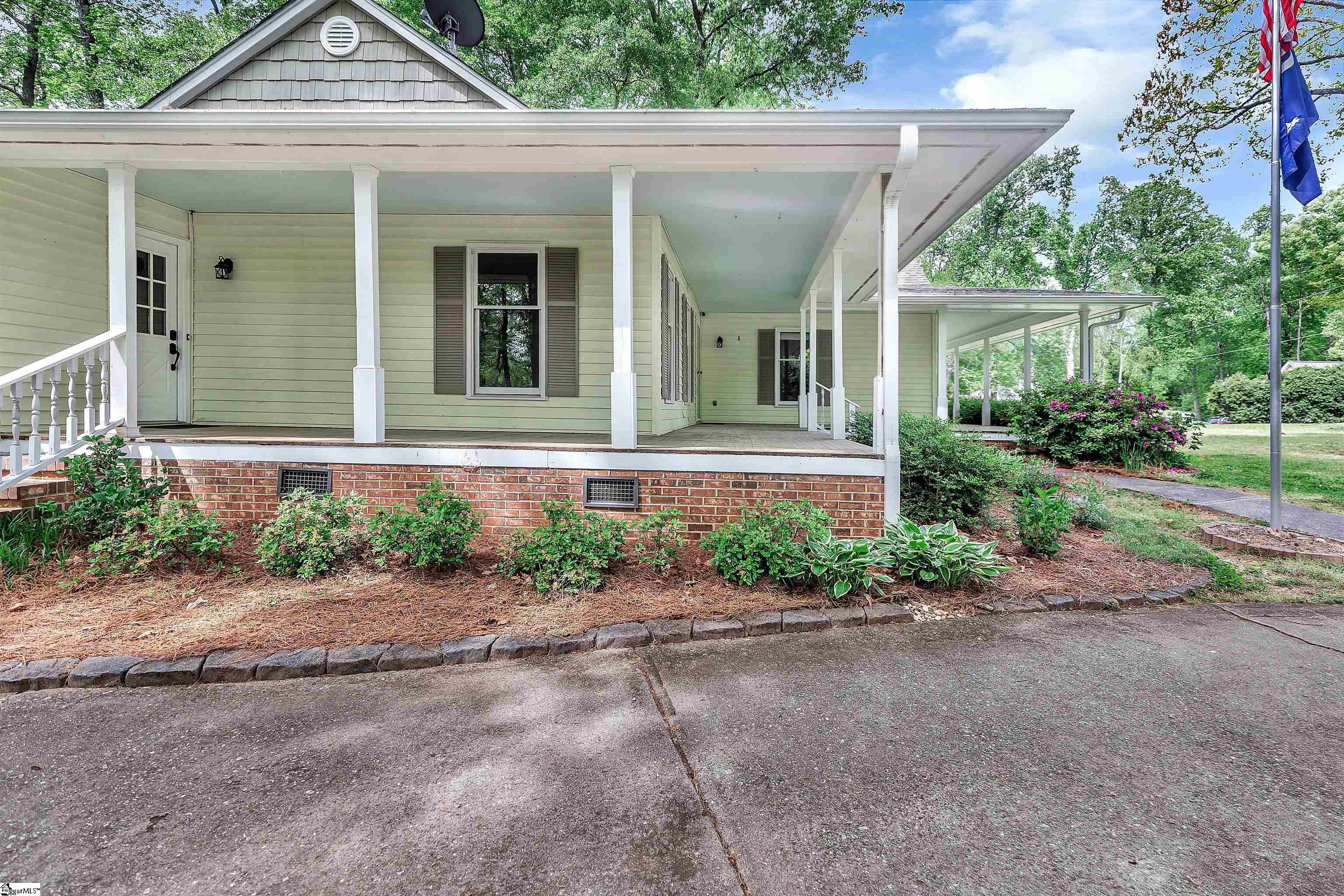 126 Coachman Drive Anderson, SC 29625 - Photo 3 of 26