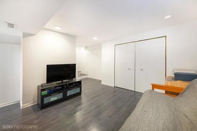 $350,000 | 2390 Wexford Lane, Lake In The Hills, IL 60156