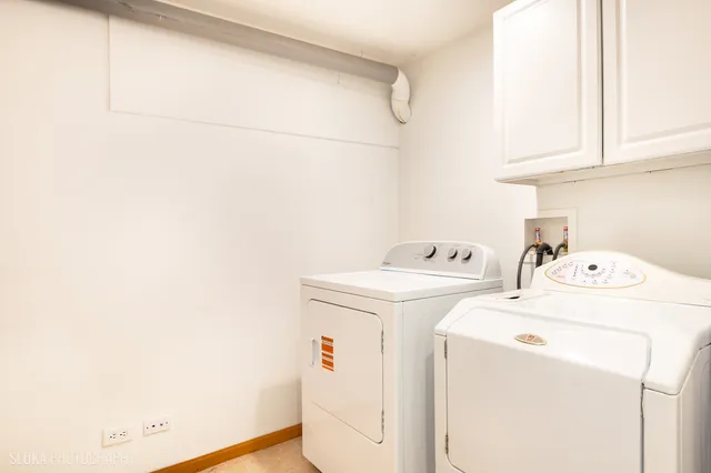 $350,000 | 2390 Wexford Lane, Lake In The Hills, IL 60156