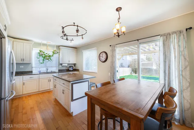 $350,000 | 2390 Wexford Lane, Lake In The Hills, IL 60156