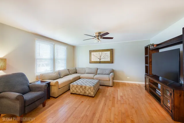 $350,000 | 2390 Wexford Lane, Lake In The Hills, IL 60156