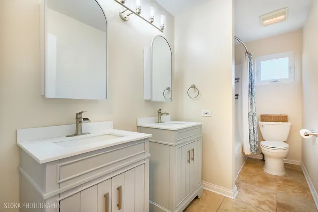 $350,000 | 2390 Wexford Lane, Lake In The Hills, IL 60156