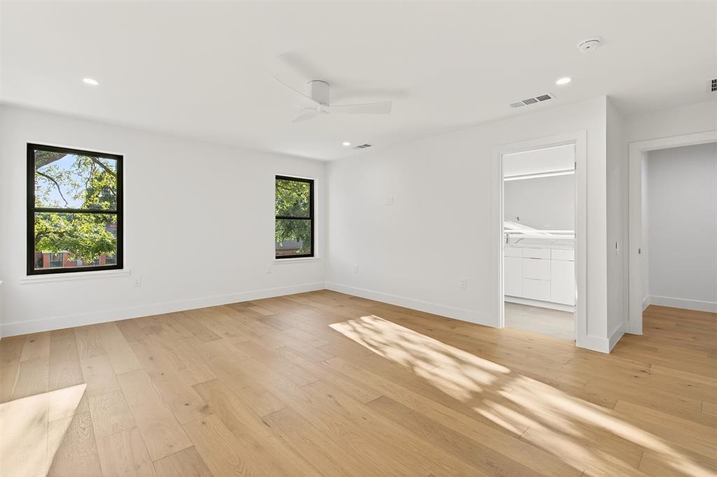 7619 Robin Road Dallas, TX 75209 - Photo 30 of 40 an empty room with windows and closet