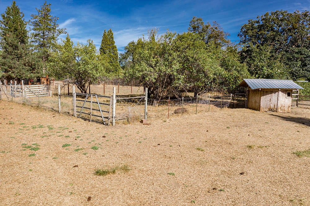 1690 Cedar Flat Road Williams, OR 97544 - Photo 36 of 39 33