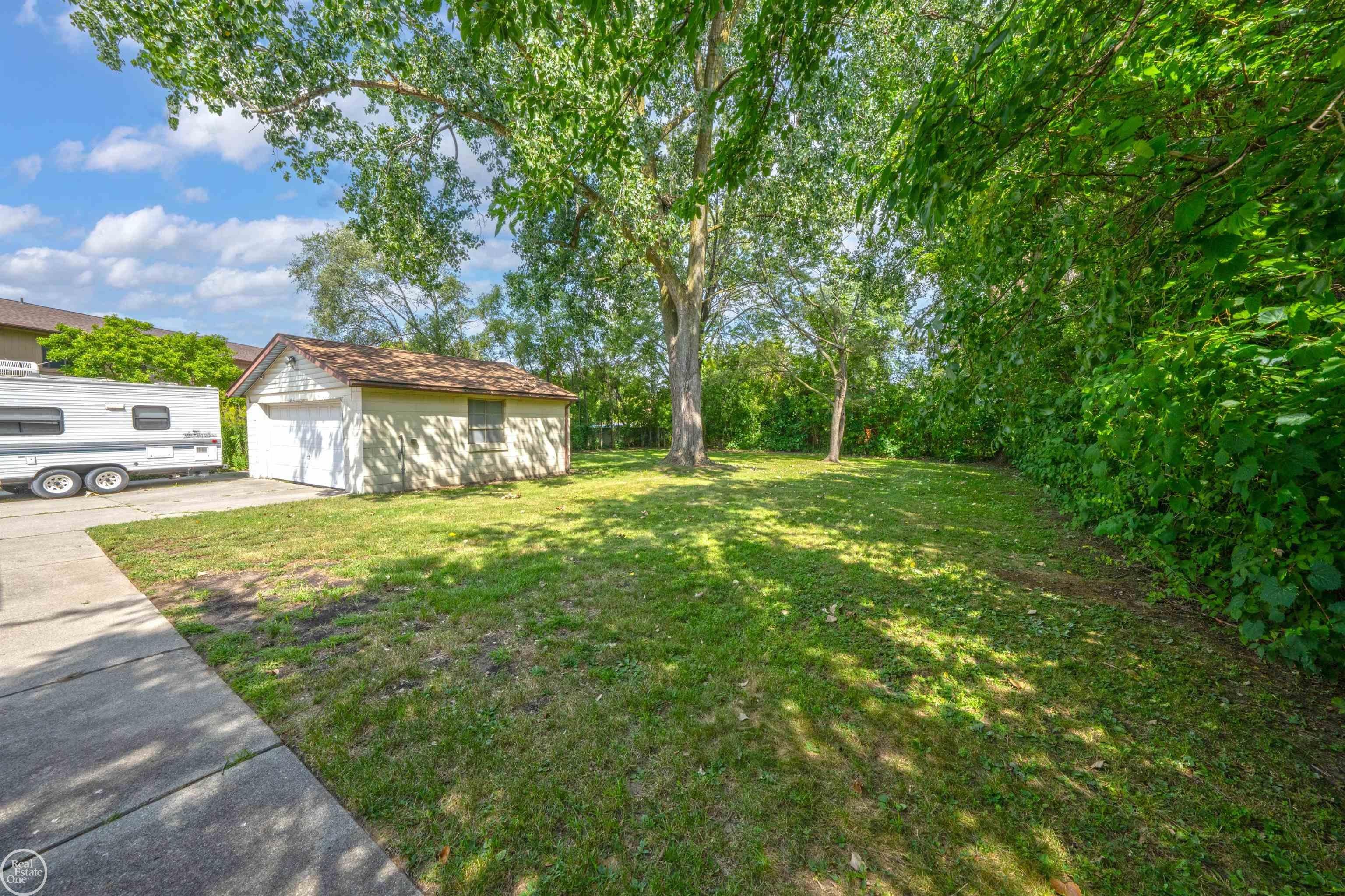 24125 Shook Road Clinton Township, MI 48035 - Photo 7 of 36 Gallery Image 7