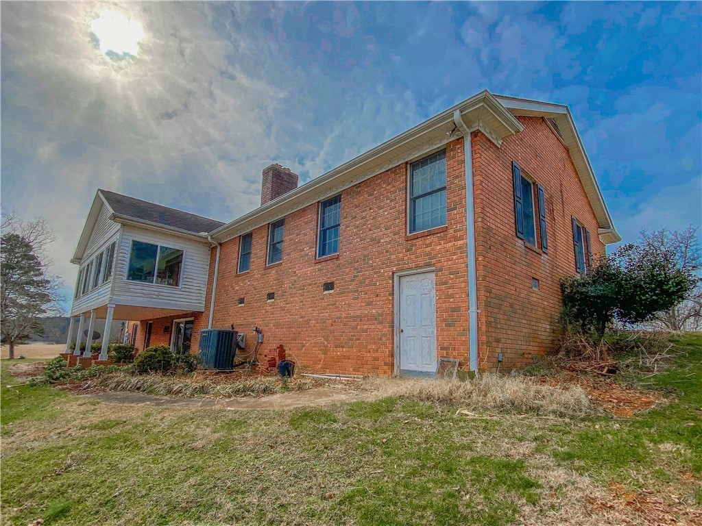 255 Starritt Lane Walhalla, SC 29691 - Photo 5 of 39